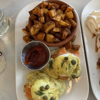 Gardel - Smoked salmon eggs benny - Modern European Near Me - Toronto, Ontario