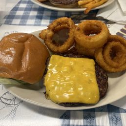 Smash burger with onion rings Smash burger with onion rings