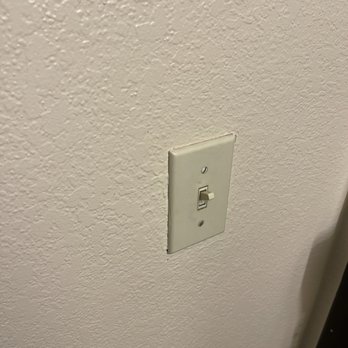 Quality Inn - This light switch is pointless. I used it entering the room in the dark, I had to reopen the door to see. - Hotels Near Me - Clovis, New Mexico
