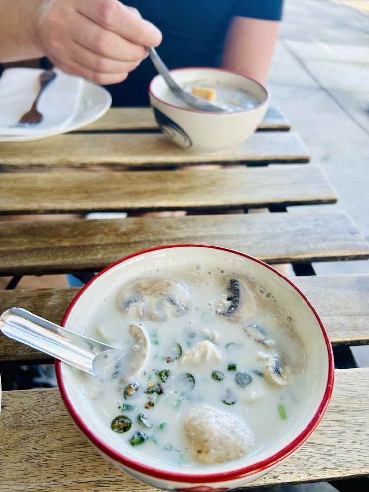 Lung Yai Thai Tapas