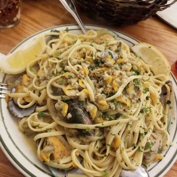 Sorrento's - Linguini and clams w added mussels...skip it. Flavorless - Pizza Near Me - San Pedro, California Sorrento's - Linguini and clams w added mussels...skip it. Flavorless - Pizza Near Me - San Pedro, California