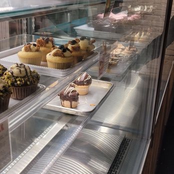 Molly's Cupcakes - Naperville - Decisions decisions... - Cupcakes Near Me - Naperville, Illinois