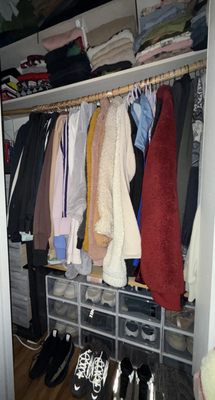 Space management - This closet needed immediate attention, as only the bigger jackets and sweater were easy to access. The customer wanted to be able to see all their options when it comes to sweaters, hoodies and jackets. So we created a system where not only their favorite sweaters were exhibiting but also other smaller items folded on the top. We also worked on the shoes to give each of them a special place while being at plain site and easy to access.