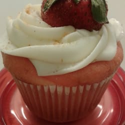 Something Sweet Cupcakes Charlotte - Strawberry cheesecake.. oh so yummy!