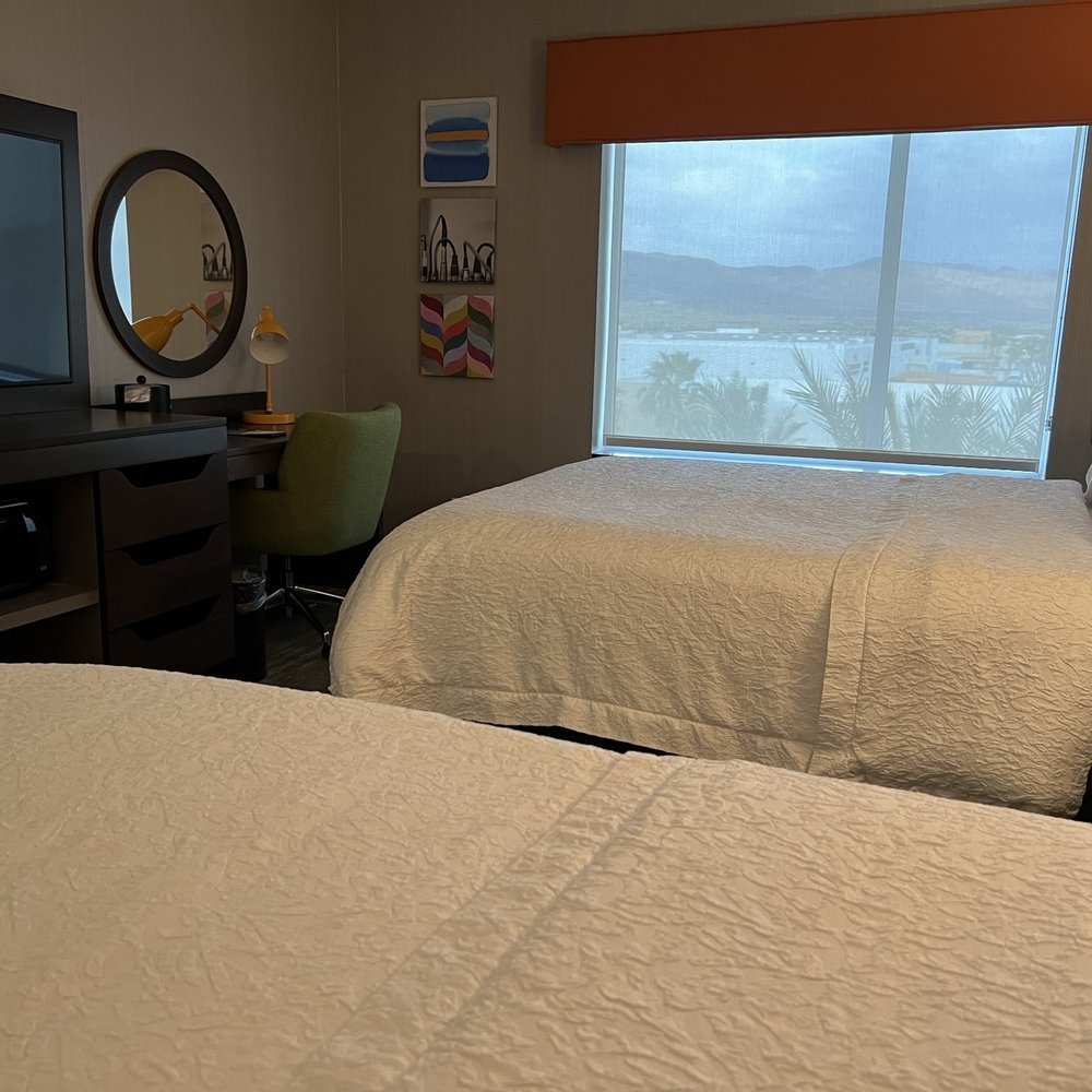 Hampton Inn & Suites Indio - Room - Hotels Near Me - Indio, California Hampton Inn & Suites Indio - Room - Hotels Near Me - Indio, California