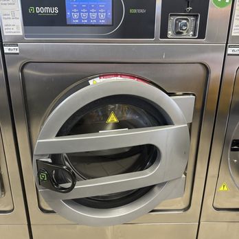 Half Price Laundromat - Large capacity washer for those larger loads. - Laundromat Near Me - Winnetka, California