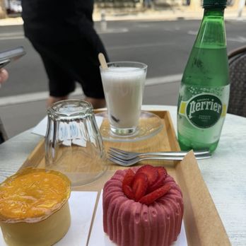 A. Lacroix - Crème brûlée and the strawberry dessert - Coffee & Tea Near Me - Paris, 75