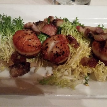 Roaring Fork - Seared Scallops on White Bean Puree - American Near Me - Austin, Texas