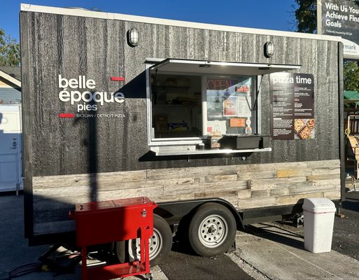 Belle Époque Pies by null