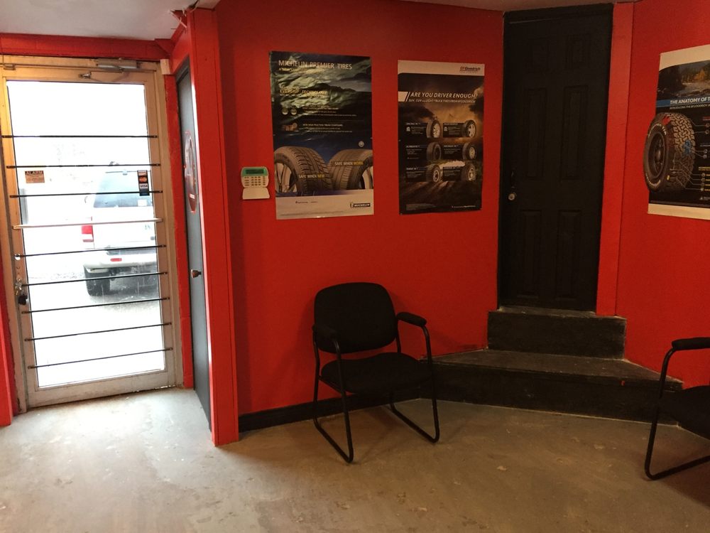 DISCOUNT TIRE & AUTO CENTRE Updated August 2024 22 Photos 196