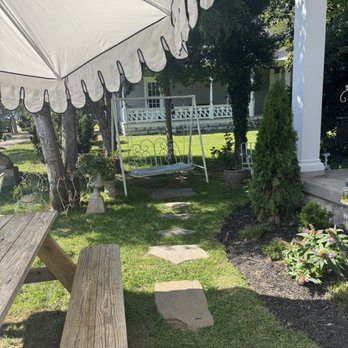 Triple Crown Bakery - Outdoor seating is inviting - Bakeries Near Me - Franklin, Tennessee