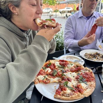 Che Pizza - Personal Pizza - Pizza Near Me - Metuchen, New Jersey