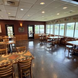 Riverview Restaurant & Marina - Inside dining