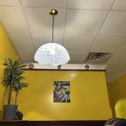 Salsa's 5 Pizza & Mexican Grill - Decor