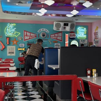 Ed Debevic's - Interior - Breakfast & Brunch Near Me - Chicago, Illinois