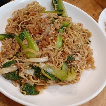 Sumatera Restaurant NYC - thin rice noodles with chicken and vegetables - Indonesian Near Me - Elmhurst, New York Sumatera Restaurant NYC - thin rice noodles with chicken and vegetables - Indonesian Near Me - Elmhurst, New York