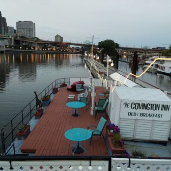 Covington Inn - Lower deck. - Bed & Breakfast Near Me - Saint Paul, Minnesota