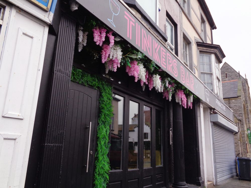 TINKER’S BAR Updated July 2024 17 Water St, Rhyl, Denbighshire