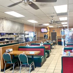 Carnitas Express - Basic dinner interior