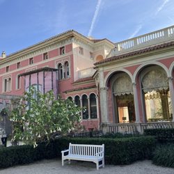 Villa Ephrussi De Rothschild - View of villa from outside the restaurant area