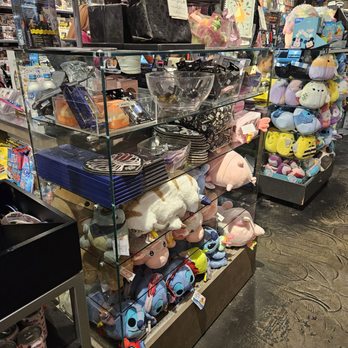 Hot Topic - Inside the store - Accessories Near Me - Northridge, California