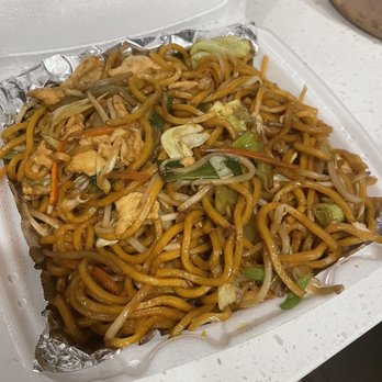 Chinnie's Kitchen - Chow mein- chicken - Chinese Near Me - Everett, Washington Chinnie's Kitchen - Chow mein- chicken - Chinese Near Me - Everett, Washington