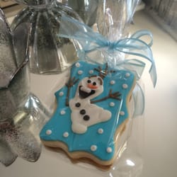 OMG Bakeshop - Disney Frozen Cookie for my daughter's birthday guests!
