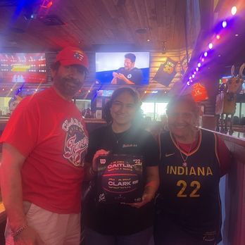 Bubba's 33 - Gracie and Kassidy are the BEST ! - Burgers Near Me - San Antonio, Texas