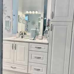 Eastern Kitchen - Bottom drawer is very functional with no wasted space in vanity.