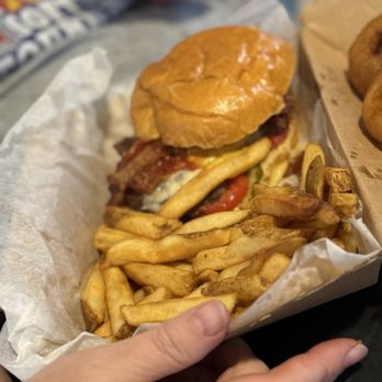 Pat's Pizza & Pasta - Bacon Cheeseburger Lunch Special - Pizza Near Me - Holmes, Pennsylvania Pat's Pizza & Pasta - Bacon Cheeseburger Lunch Special - Pizza Near Me - Holmes, Pennsylvania