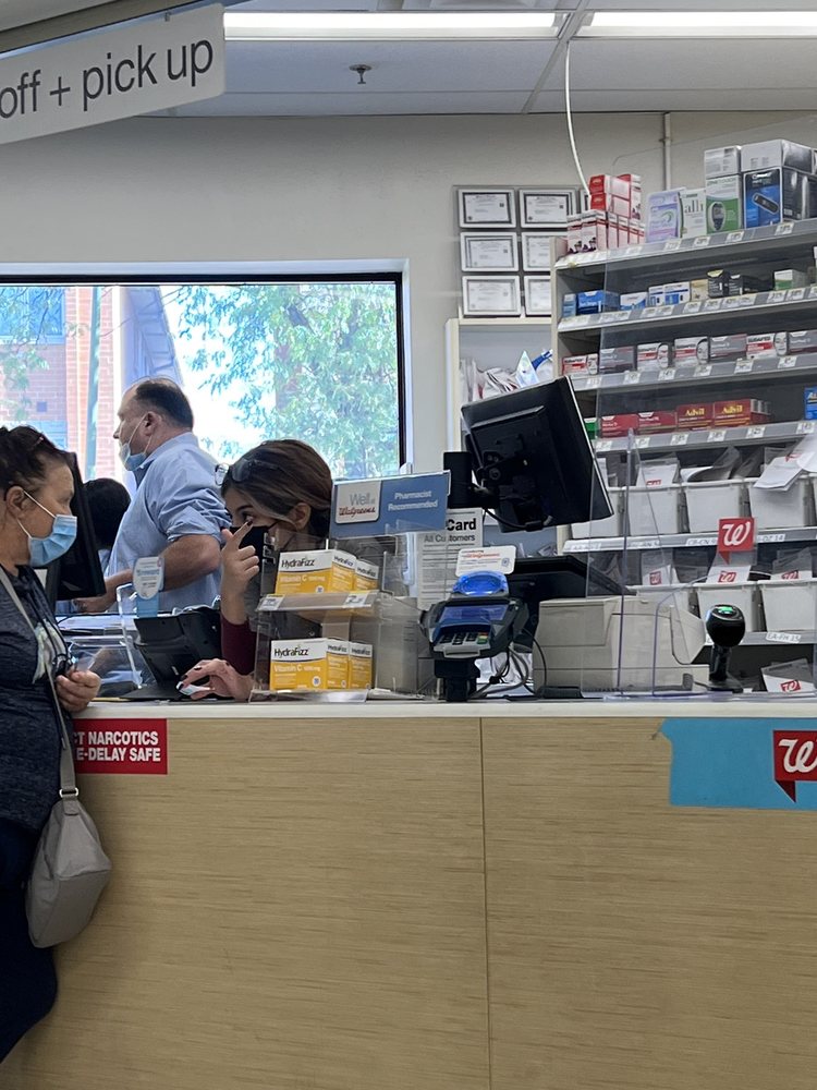 WALGREENS Updated September 2024 10 Photos & 22 Reviews 2828 N