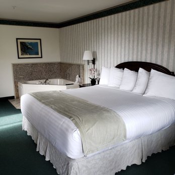 Emerald Dolphin Inn & Mini Golf - Hotels Near Me - Fort Bragg, California