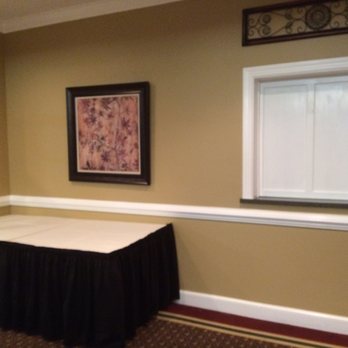 Brandermill Country Club - Entry way, table where gifts go - Country Clubs Near Me - Midlothian, Virginia Brandermill Country Club - Entry way, table where gifts go - Country Clubs Near Me - Midlothian, Virginia