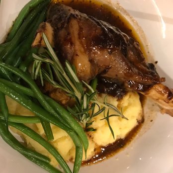 Bella Italia Restaurants - Lamb shank with mashed potato and rosemary - Italian Near Me - London, XGL Bella Italia Restaurants - Lamb shank with mashed potato and rosemary - Italian Near Me - London, XGL