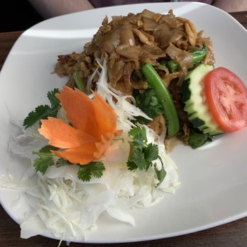 Thai Elephants - 30. Pad See Aew w Chicken - Thai Near Me - Watkins Glen, New York Thai Elephants - 30. Pad See Aew w Chicken - Thai Near Me - Watkins Glen, New York