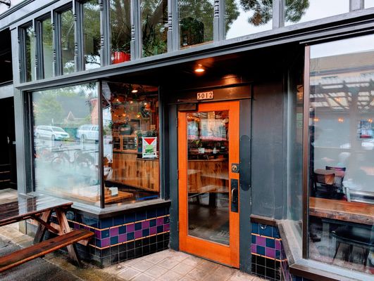 Albina Press by null