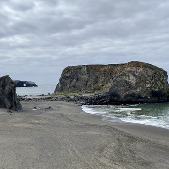 Goat Rock Beach - 04.03.21 Goat Rock itself is a flat-topped sea stack. The flat top formed from eroding cliffs and crashing waves from long ago - Beaches Near Me - Bodega Bay, California Goat Rock Beach - 04.03.21 Goat Rock itself is a flat-topped sea stack. The flat top formed from eroding cliffs and crashing waves from long ago - Beaches Near Me - Bodega Bay, California