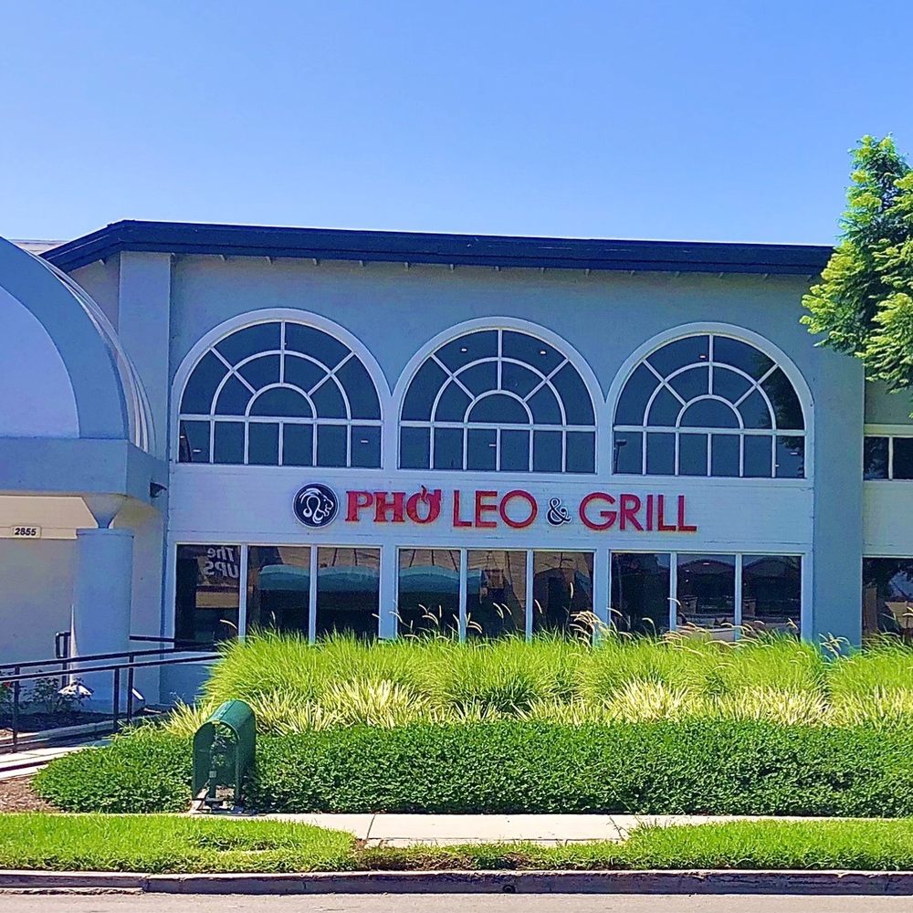 Pho Leo & Grill - Pho Leo building exterior has nice curb appeal - Vietnamese Near Me - San Diego, California