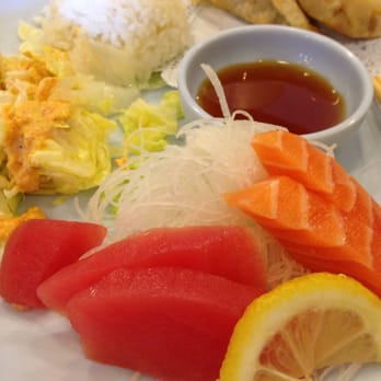 Oki Doki Sushi - Sashimi lunch combo.. Also came with miso soup and choice of California roll, spicy tuna, or crunch roll - Sushi Bars Near Me - Hermosa Beach, California