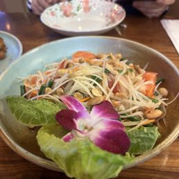 D8.Thai Papaya Salad D8.Thai Papaya Salad