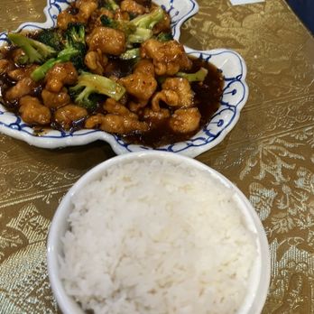 Cha Da Thai - Sesame Chicken with Steamed Rice - Thai Near Me - Winston Salem, North Carolina