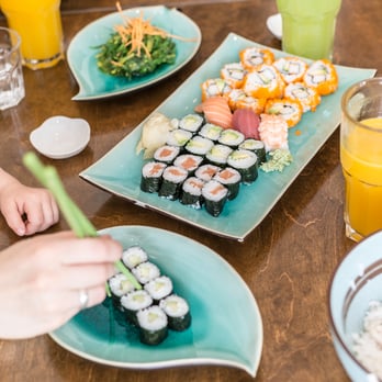 Panda Garten - Sushiplatte und Seetang-Salat. Die fruchtigen Limonaden und Lassis dürfen nicht fehlen. - Sushi Bars Near Me - Berlin, BE