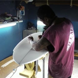 Ehiku Surfboard Company - Da man at work
