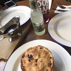 Tavern on the Green - Steak and ale pie with mashed potato side