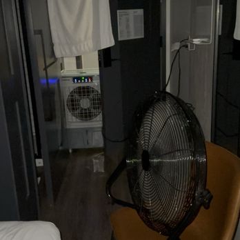 Moxy - Door left open to pull ac in from hallway - Hotels Near Me - Omaha, Nebraska Moxy - Door left open to pull ac in from hallway - Hotels Near Me - Omaha, Nebraska