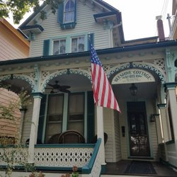 Beeshive Cottage - Voice of the beeshive