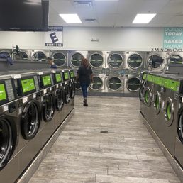 This is the rude woman who wouldn't apply my minutes I paid for brushing me off, This is the rude woman who wouldn't apply my minutes I paid for brushing me off,