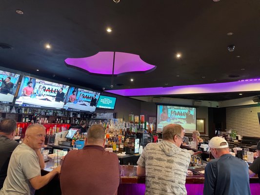 The HUB Sports Bistro by null