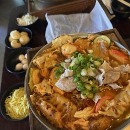 Kimchi Dumpling Hot Pot