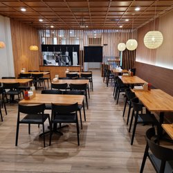 Rateba Grill & Ramen - Dining room. Very clean and spacious!